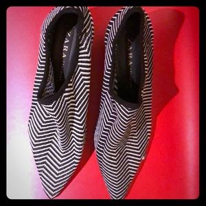 Black and white fabric ankle booties w/kitten heel